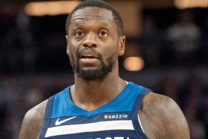 打得不错！兰德尔半场三分5中3贡献11分4篮板